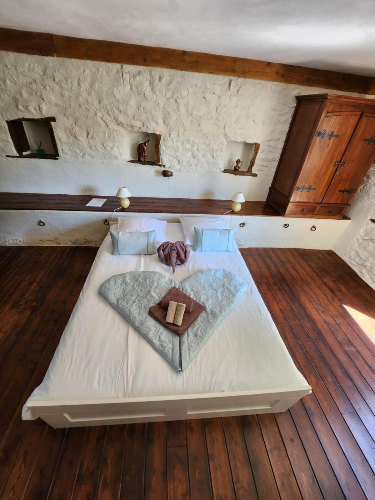 Le Relais Des Elephants Colores Virlet Buitenkant foto